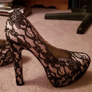 Steve Madden Black/tan lace heels